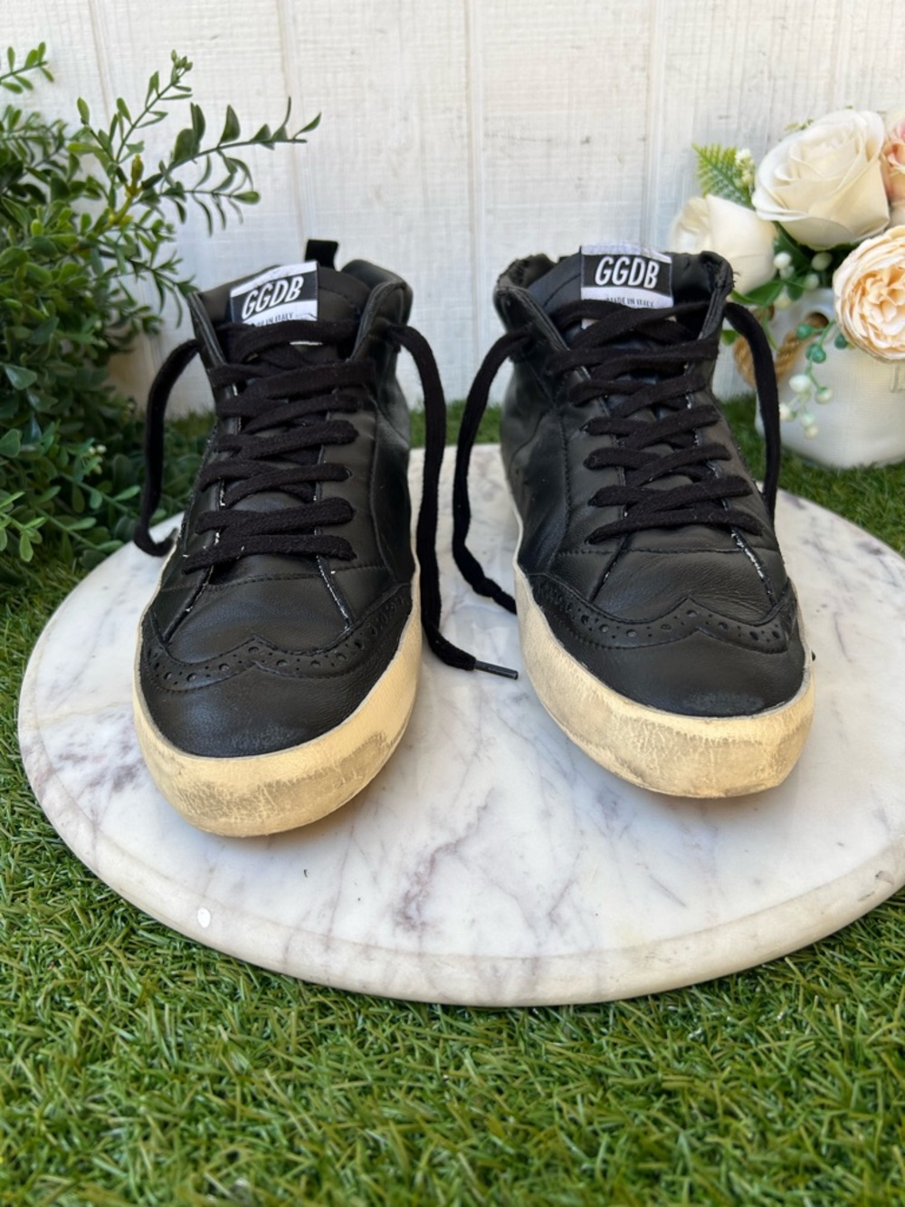 GOLDEN GOOSE
Women'Mid Star in black Zappa with black glitter star Sz 40 
$695 - Picture 12 of 17